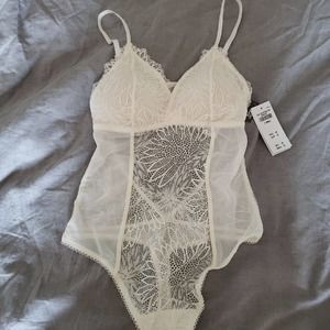 NWT Abercrombie and Fitch Ivory Lace Bodysuit Sz XS